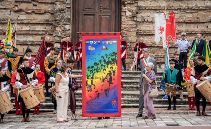 Montepulciano, svelato il Panno del Bravìo delle Botti 2025