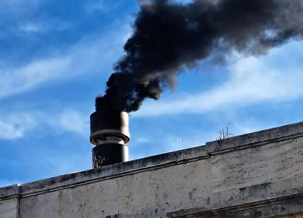 Forno crematorio: un’interruzione elettrica ha attivato il camino d’emergenza il 4 agosto