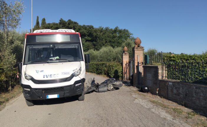 Incidente in strada di Certosa: traffico bloccato