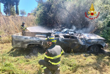 A fuoco un veicolo a Pancole: ferito un  uomo