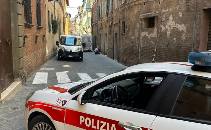 Fuga di gas in via delle Cerchia: isolata la zona a Siena