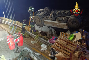 Camion si rovescia al bivio di Orgia: ferito l’autista