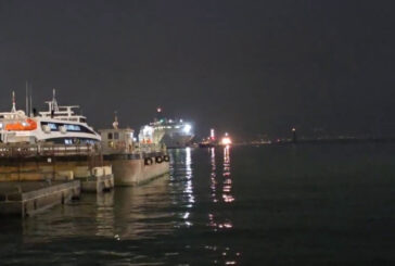 Incendio in un traghetto per Napoli, l'arrivo della nave al porto