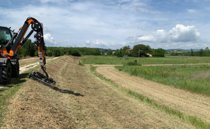 Intervento del CB6 sull’Ombrone per rimuovere la vegetazione infestante