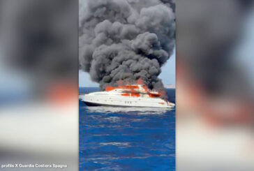 Spagna, incendio distrugge uno yacht al largo di Formentera