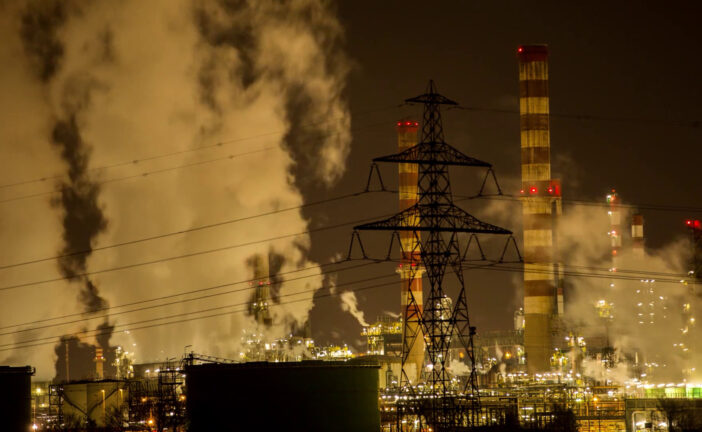 Allarme Greenpeace "Filiera della plastica minaccia salute pubblica"
