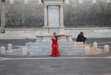 La violinista in rosso