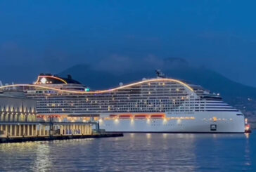 La nave MSC World Europa approda a Napoli dopo l'avaria