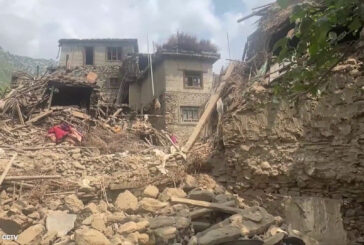 Violento sisma in Afghanistan, le immagini dei soccorsi tra le macerie