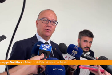 Scuola, Valditara "Maggioranza studenti favorevole a stop cellulari"