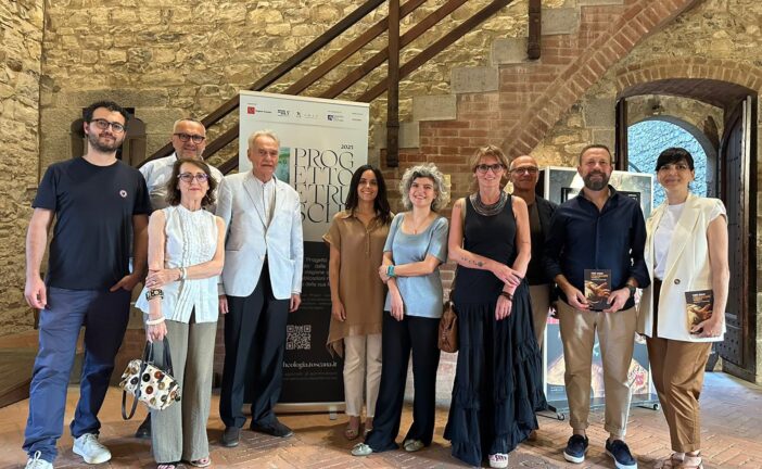 “Archeologia salvata” a Castellina: la mostra sulla riscoperta dell’identità etrusca  
