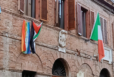 Dolci (FT): “No alle bandiere non istituzionali a palazzo comunale”
