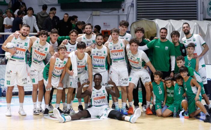 La Mens Sana si sveglia nel secondo tempo: 69-49 alla Spezia