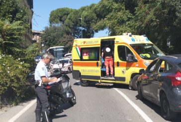 Incidente con un ferito in via Peruzzi: traffico bloccato