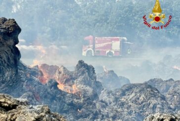 1500 rotoballe in fiamme ad Arbia