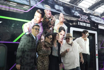 Un treno Regionale con livrea dedicata a X Factor