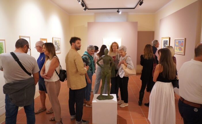 Folla a Pienza all’inaugurazione della mostra di capolavori d’arte contemporanea