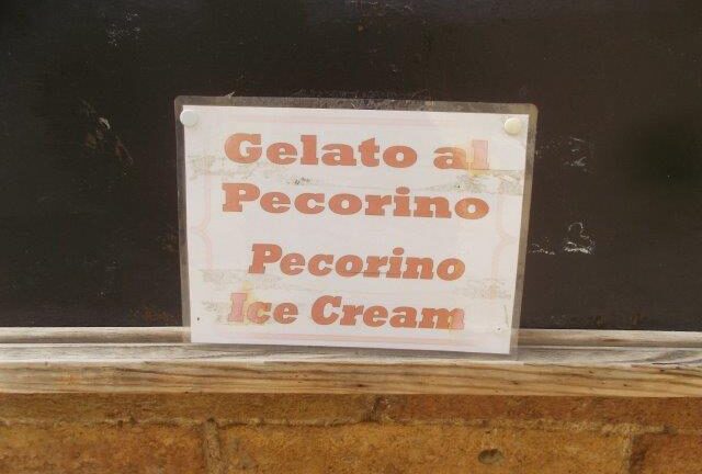 Tutti pazzi per il gelato al Pecorino di Pienza