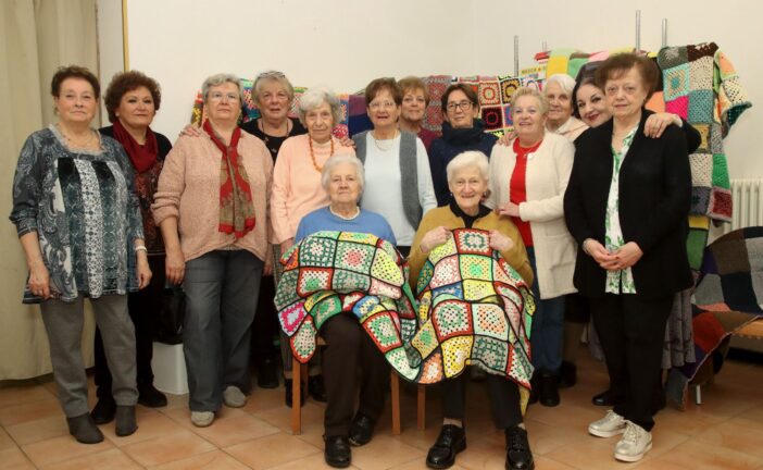 San Gimignano: domani l’esposizione di ‘Coperte per senza dimora’