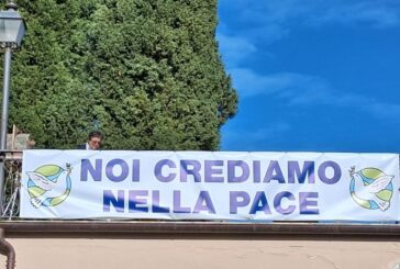 “Ancelle del Sacro Cuore” di Colle espongono lo striscione