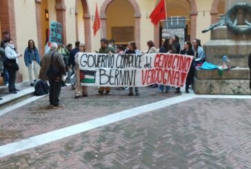 Di Pietra e Sassi (Unisi) stigmatizzano il comportamento dei contestatori di Bernini