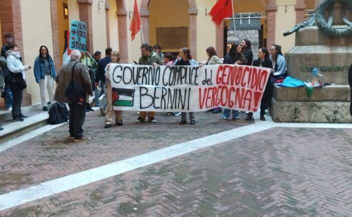 Di Pietra e Sassi (Unisi) stigmatizzano il comportamento dei contestatori di Bernini