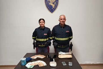 A1: controllo della Stradale fa scoprire due corrieri della droga