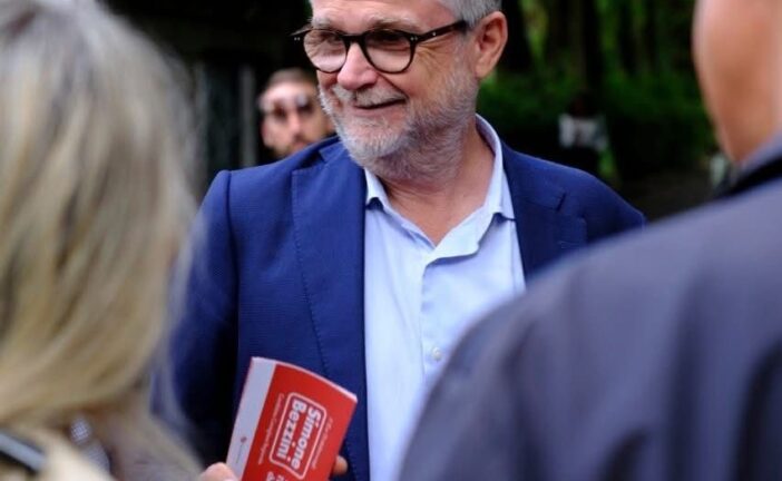 Un aperitivo con Simone Bezzini in Piazza Arnolfo 