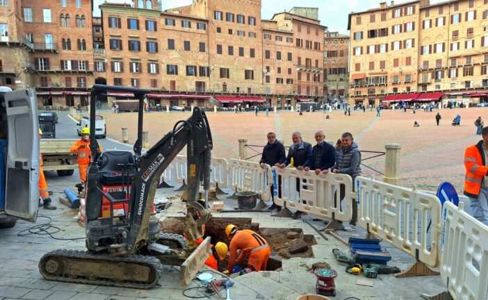 Sopralluogo del Comune e del Fiora al cantiere in piazza del Campo