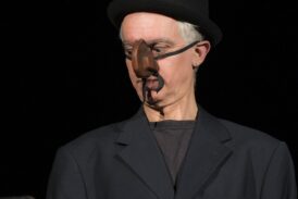 “Trash Test”, Andrea Cosentino gioca insieme al pubblico con l’IA