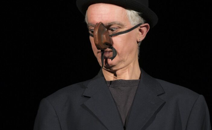 “Trash Test”, Andrea Cosentino gioca insieme al pubblico con l’IA