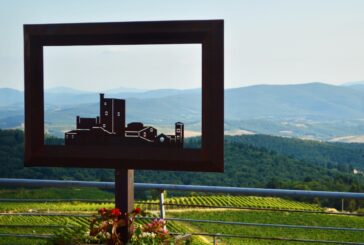 A Castellina in Chianti due panchine letterarie per celebrare Dante e Tozzi