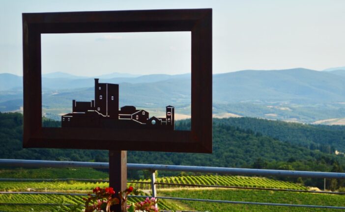 A Castellina in Chianti due panchine letterarie per celebrare Dante e Tozzi