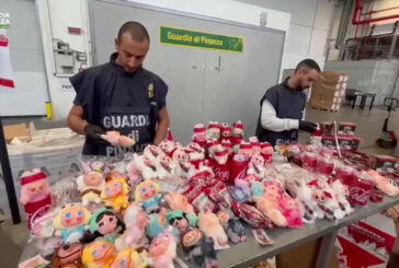 Sequestrati a Malpensa 1,5 milioni di figurine e giochi contraffatti