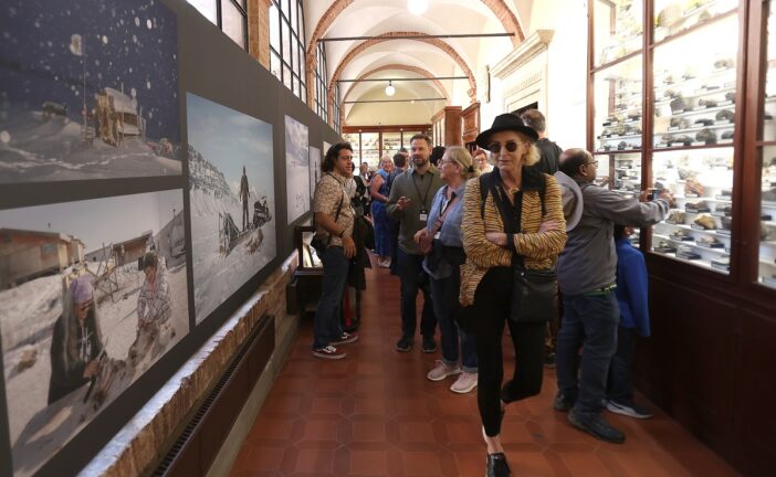 Fino al 23 novembre continuano le mostre del Siena Awards 2025
