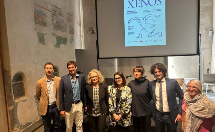 Xenos: lo scarto tra la parola della cultura e quella della politica