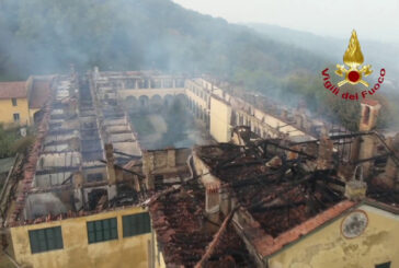 In fiamme il monastero della Bernaga nel Lecchese, le immagini