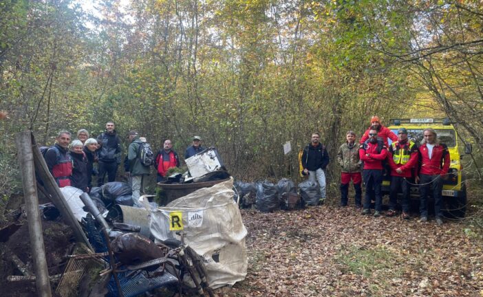 Venti quintali di rifiuti ingombranti recuperati dal Cai
