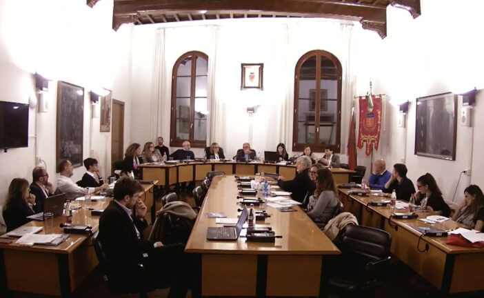 Uso temporaneo degli spazi vuoti: approvata la mozione in consiglio comunale