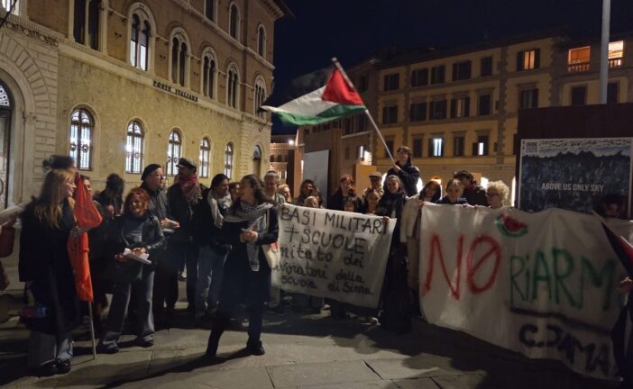 4 Novembre: flash mob davanti all’ufficio scolastico