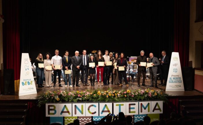 Chiusi: consegnate da Banca Tema 51 borse di studio e 19 bonus bebè