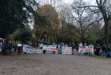La scuola in piazza contro la violenza di genere: in 200 dalla Duccio di Boninsegna