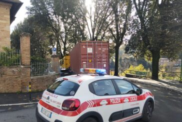 Traffico congestionato a Ravacciano per un camion bloccato