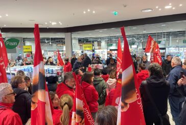 Partecipata manifestazione al Pam contro i licenziamenti