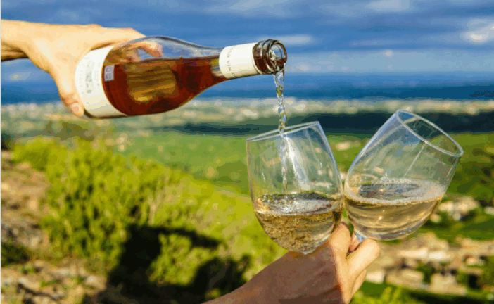 Tra cantine, agriturismi e botteghe: il turismo enogastronomico che fa vivere i borghi