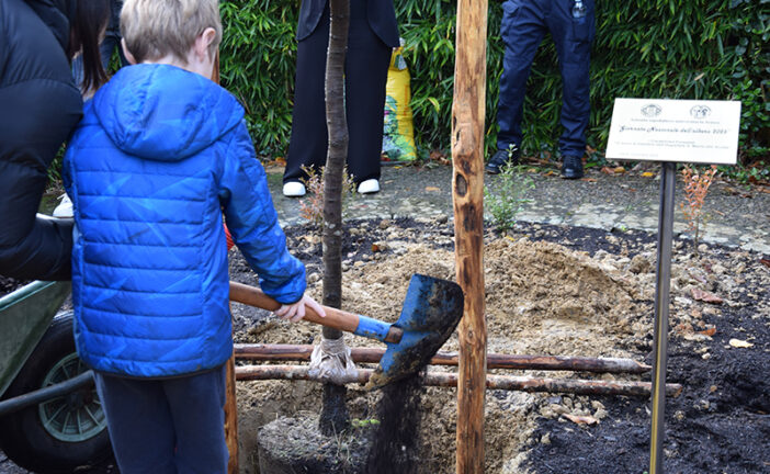 Festa dell’albero: Aous e Arma dei Carabinieri per l’ecosostenibilità e il rispetto per l’ambiente