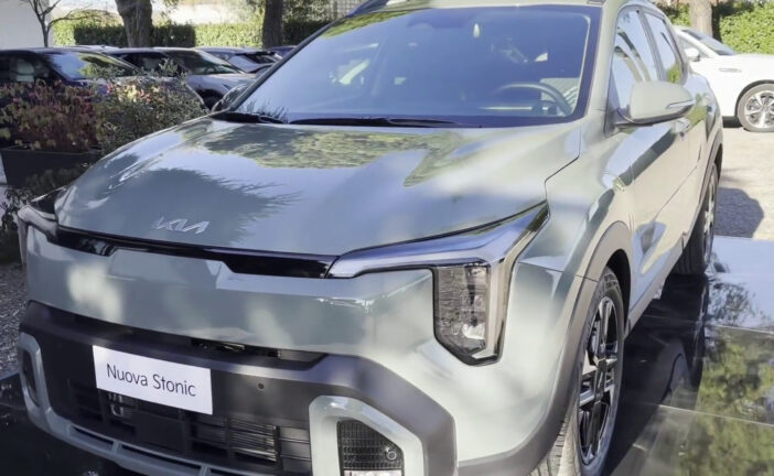 Restyling profondo per Stonic: nuova dentro e fuori