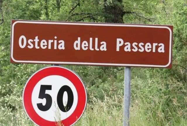 Riposizionato il cartello della località “Osteria della Passera”