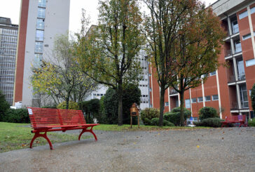 Conad dona sei panchine rosse alle Scotte di Siena