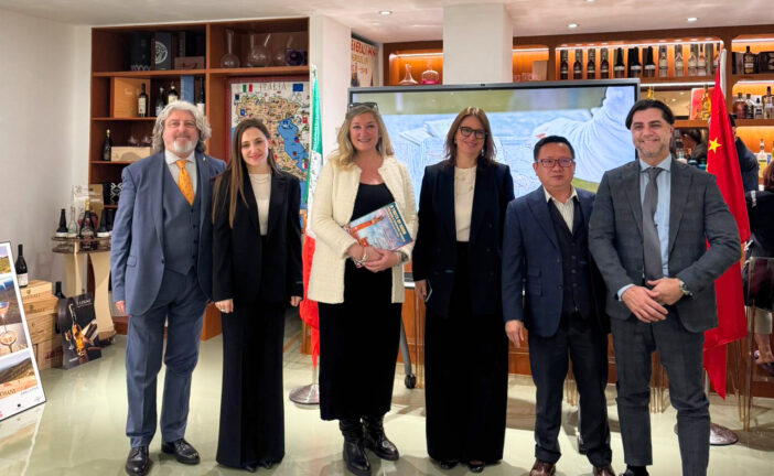Enoteca Italiana Siena torna in Cina